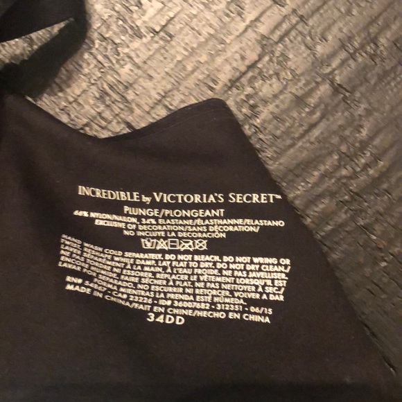 Invincible bra by Victoria’s Secret no underwire - Picture 2 of 4